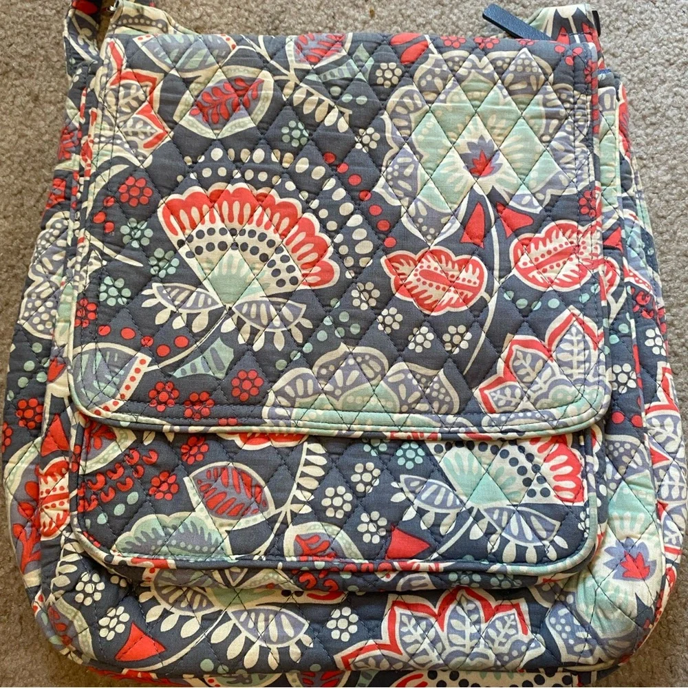 Vera Bradley cross body purse - Picture 1 of 2